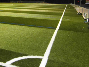 Hinweis Kunstrasenplatz